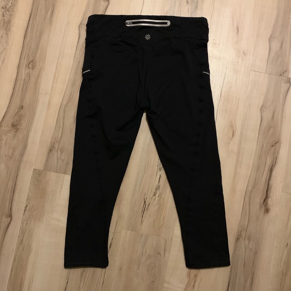 Athleta Pants - Athleta stride Capri crop leggings